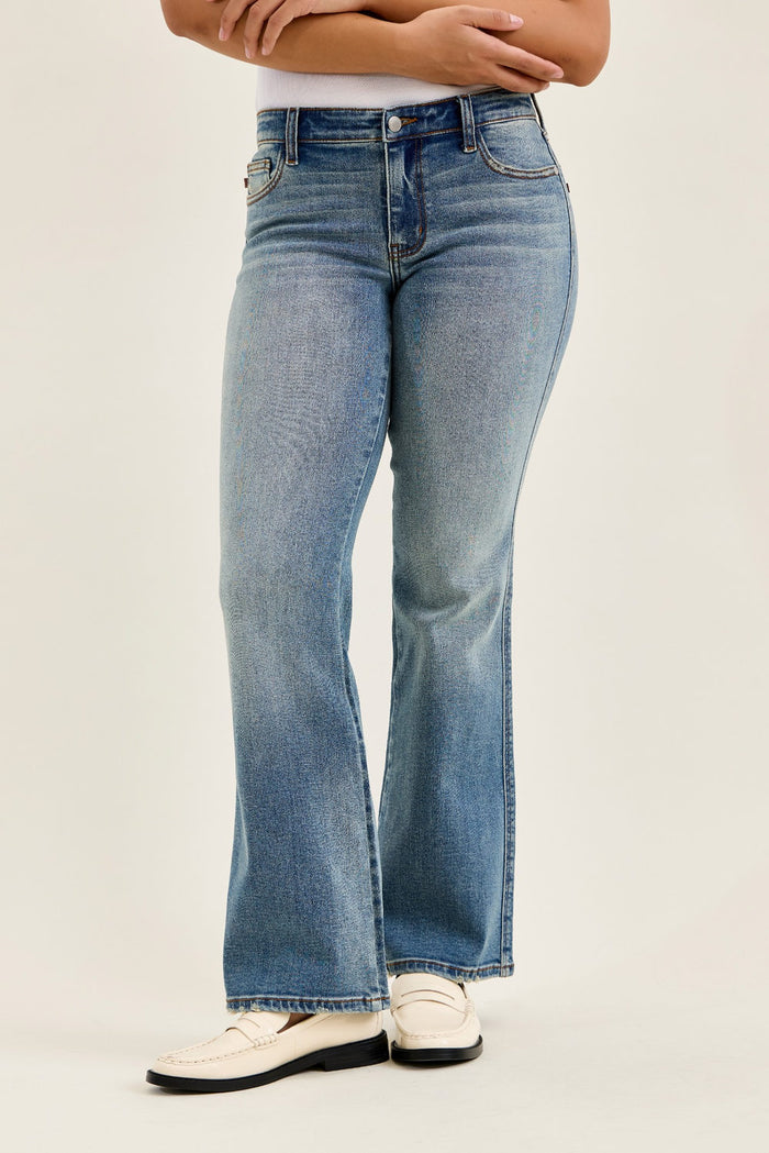 Judy Blue Daisy Bootcut Jeans – Medium Wash